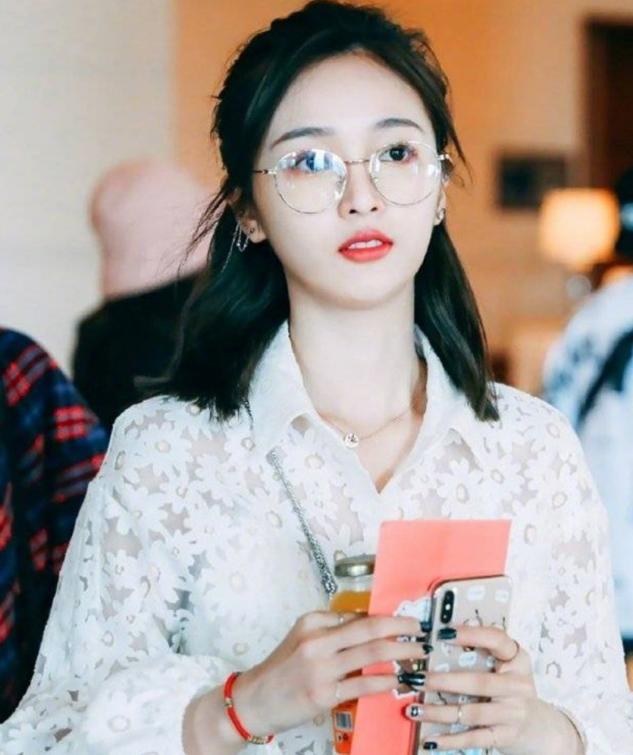 什么人戴眼镜好看不戴眼镜更好看,戴眼镜会比不戴眼镜更好看吗