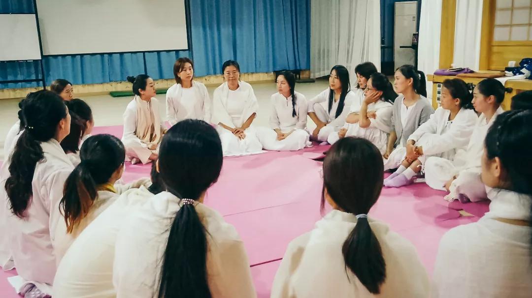 越独立的女人，越充满力量|心韵同门莉莉