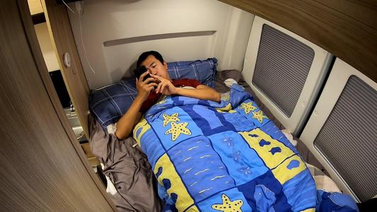 无论黑夜多么漫长阳光总会来临,无论黑夜多么漫长终将迎来黎明