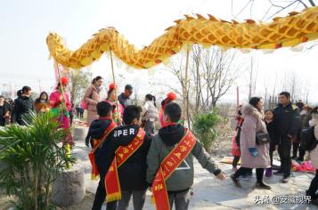 马郢搭建城乡互助桥梁，雏鹰活跃村晚放飞梦想