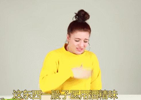 老外不相信茅台的威力,老外喝中国白酒烧刀子