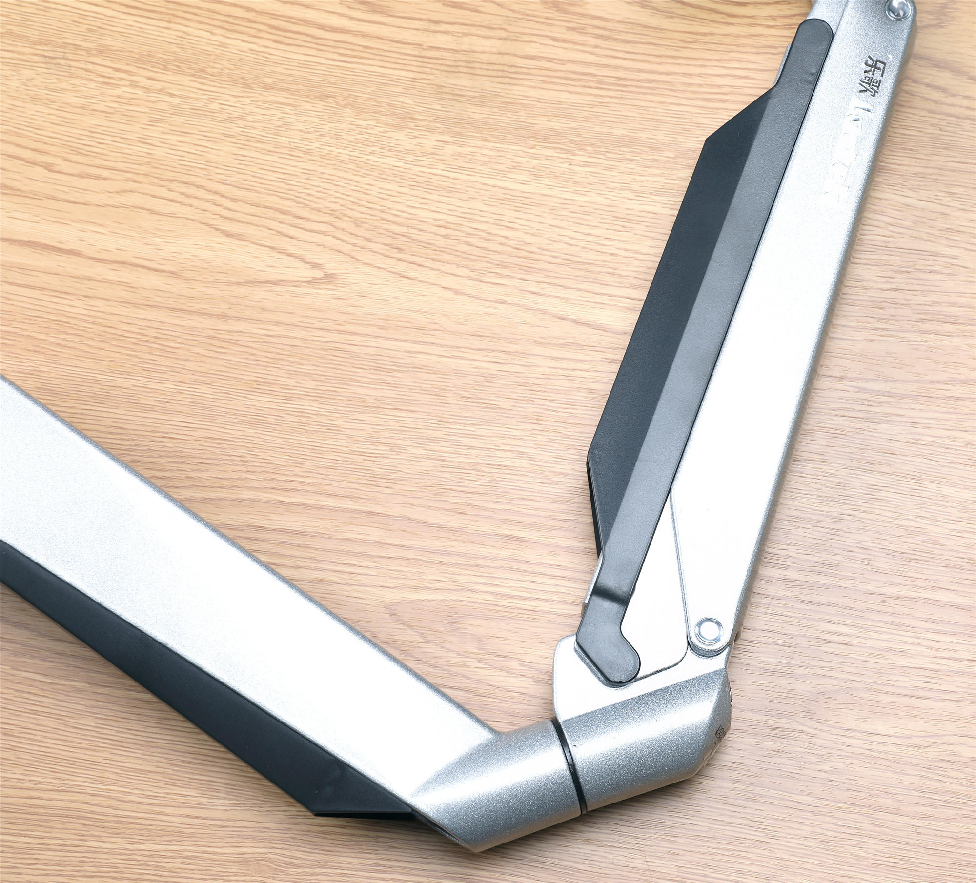 办公拒绝职业病，乐歌D7显示器支架会成为公司工作的标配吗？