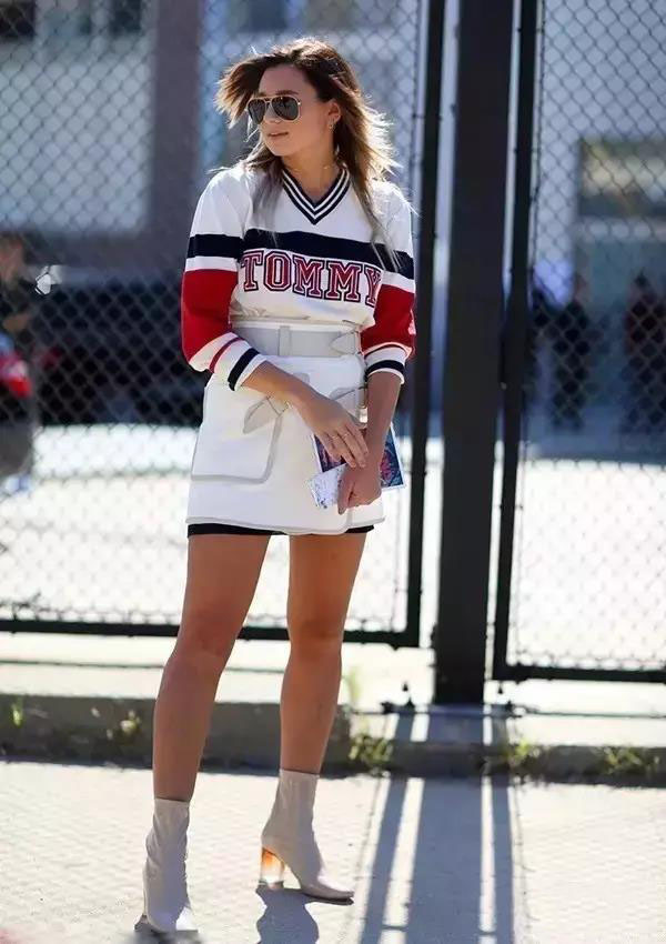 谁说球衣不是时髦的衣服?明明可以性感与可爱兼具