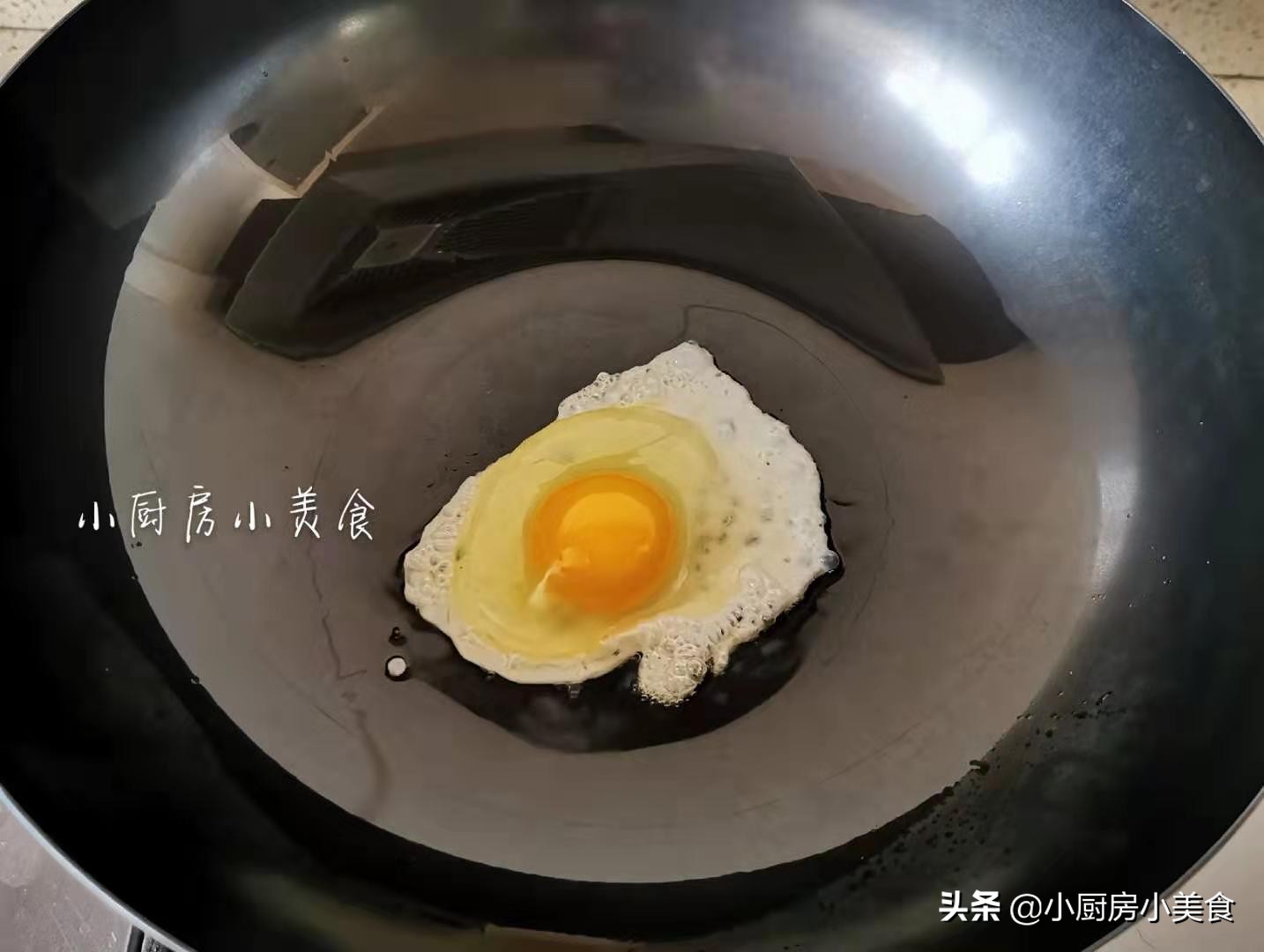 铁锅煎嫩鸡蛋,鸡蛋怎么煎才不会粘锅