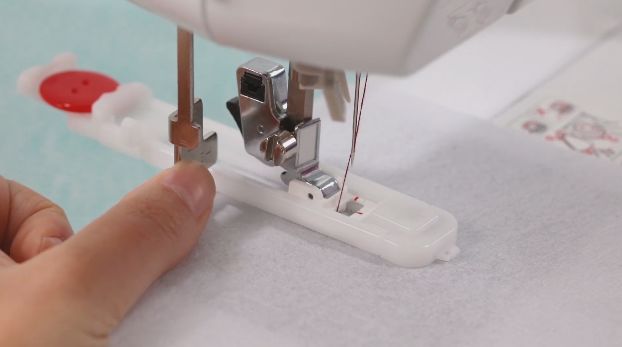 多功能缝纫机扣眼压脚的使用方法,兄弟gs2700扣眼压脚使用教程