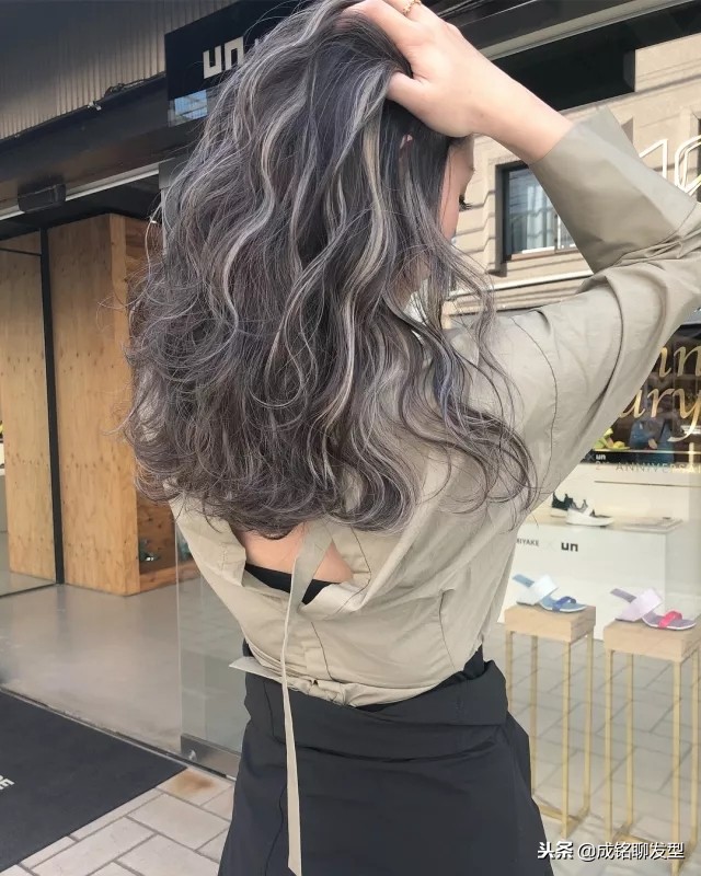 妈妈白发多染发,妈妈白发太多不想染发怎么办