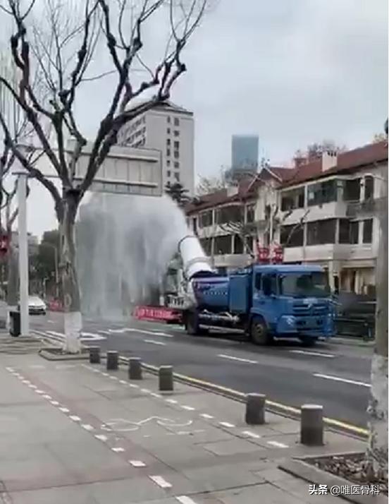 鑲虹値涓嬬殑姝︽眽琛楀ご,鑲虹値涓嬬殑姝︽眽鍖椾含