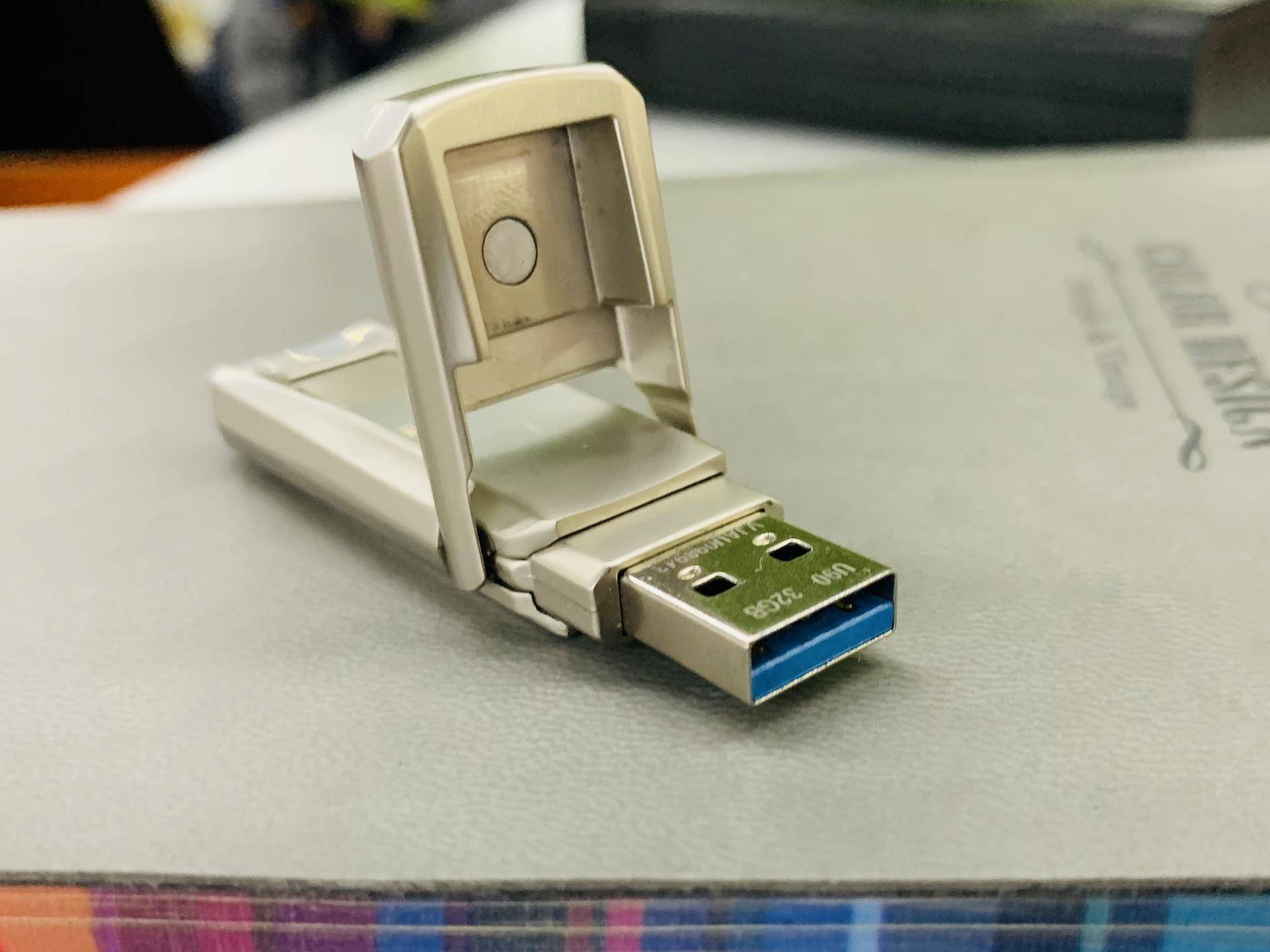 别再让信息裸奔了！aigo指纹加密U盘，守护数据安全