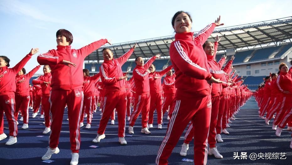 大腿颠球100下,10岁少年创造一小时交替颠球纪录