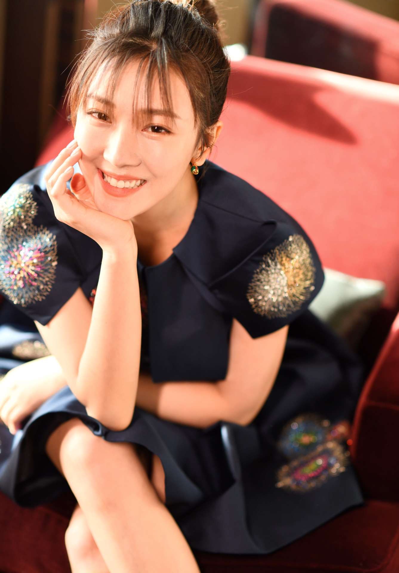 菅纫姿穿牛仔裤露脐装,菅纫姿惊艳