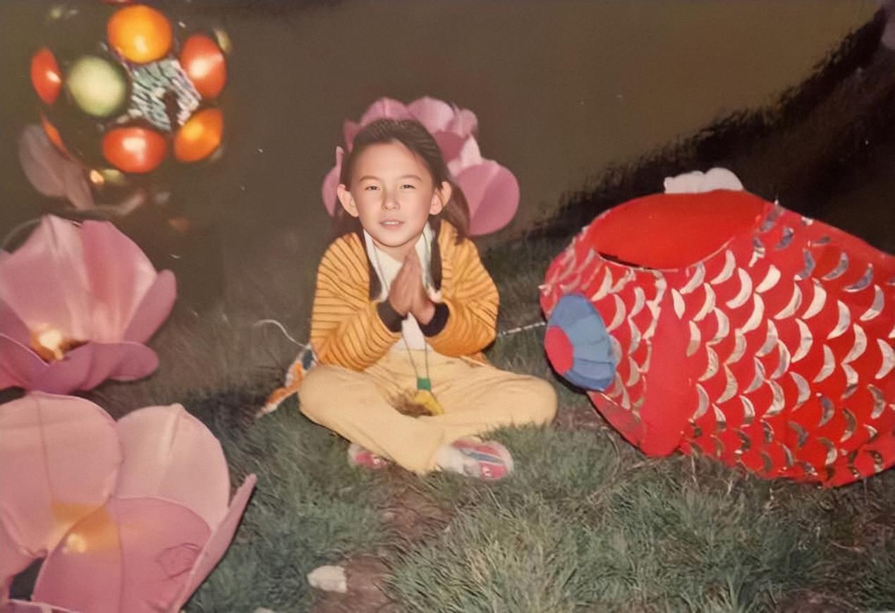 张雨绮御姐出场,张雨绮一向肤白貌美很有御姐气质