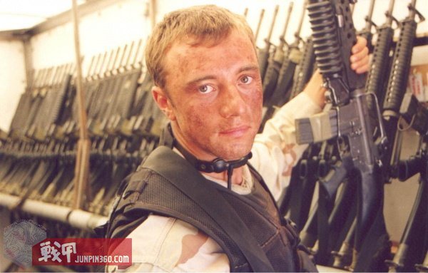 美国黑鹰战机坠落视频,十部顶级战争大片黑鹰坠落