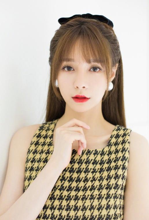 沈梦辰穿搭甜美又时尚少女感满满,沈梦辰同款蝴蝶结造型