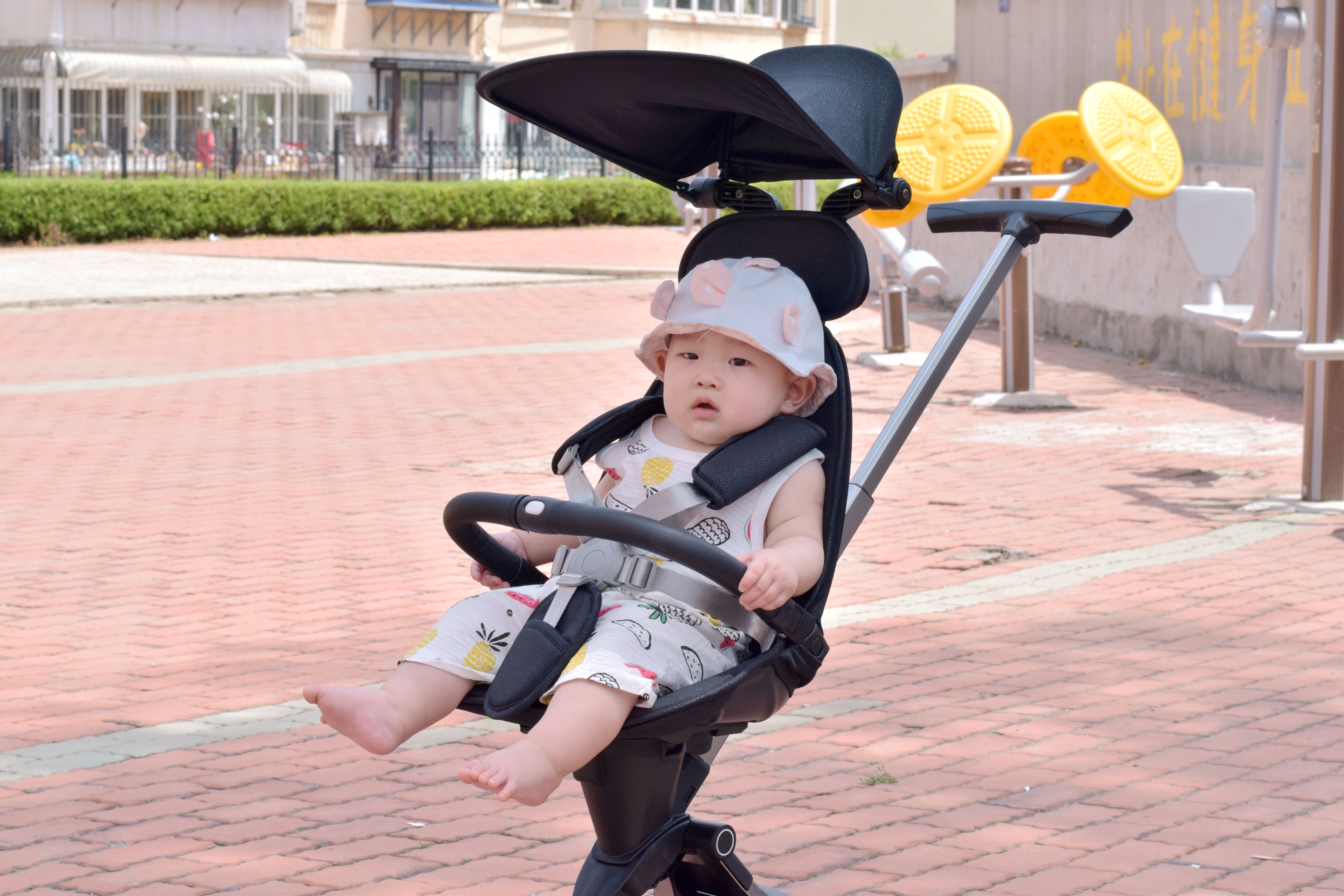 防侧翻设计，单手开合，小米推出首款轻便溜娃车，网友：价格合理