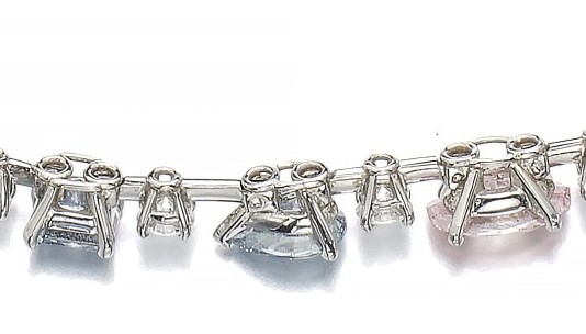 什么样的钻石项链经典,价值1.5个亿的钻石项链是谁的