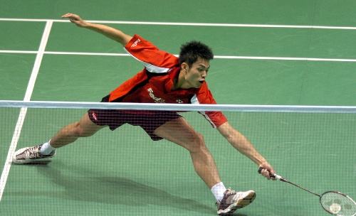 打羽毛球脚底容易磨,打羽毛球脚底磨出红斑