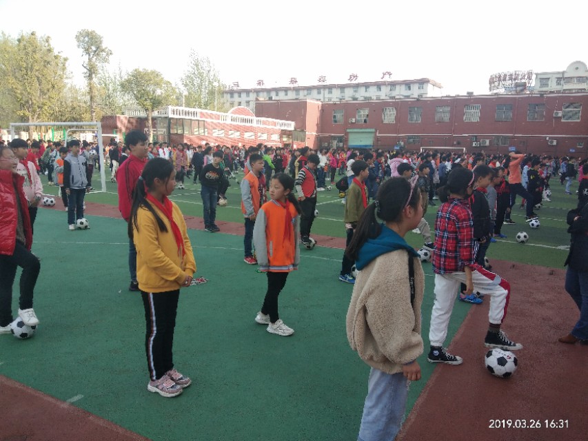 伏羲路小学课间操足球操,文化路小学大课间操