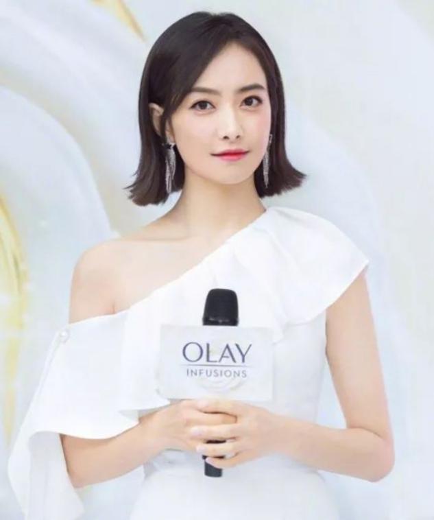 脸圆的女生适合什么发型中分,脸大的妹子适合的中分的发型