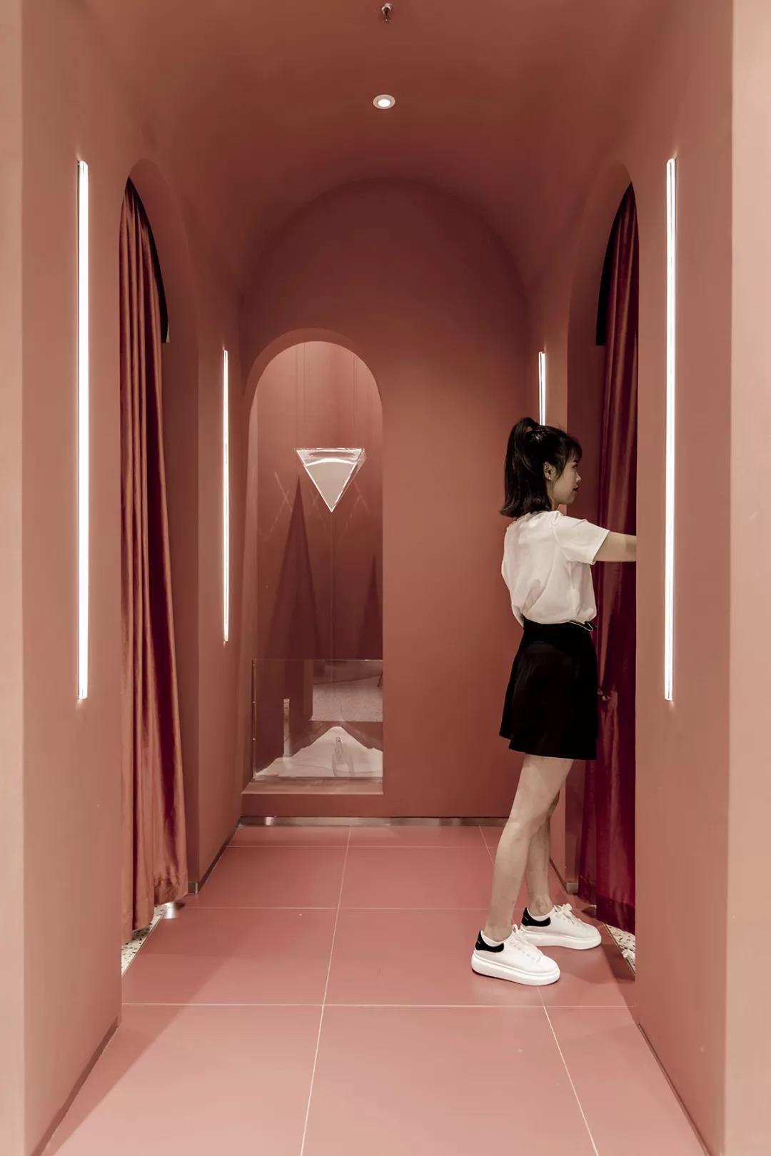 打卡服装体验店,爱丽丝梦游仙境服装款式