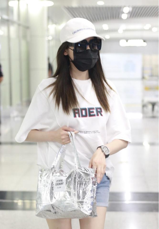 张天爱穿黑色短靴图,张天爱穿短靴子腿图片