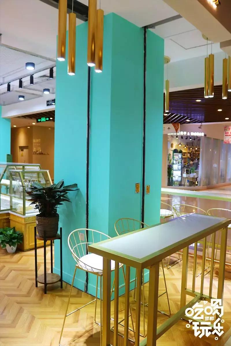 台湾第三代冷萃奶茶“麦地初茶”终于来邯郸了,时髦Girl人手一杯