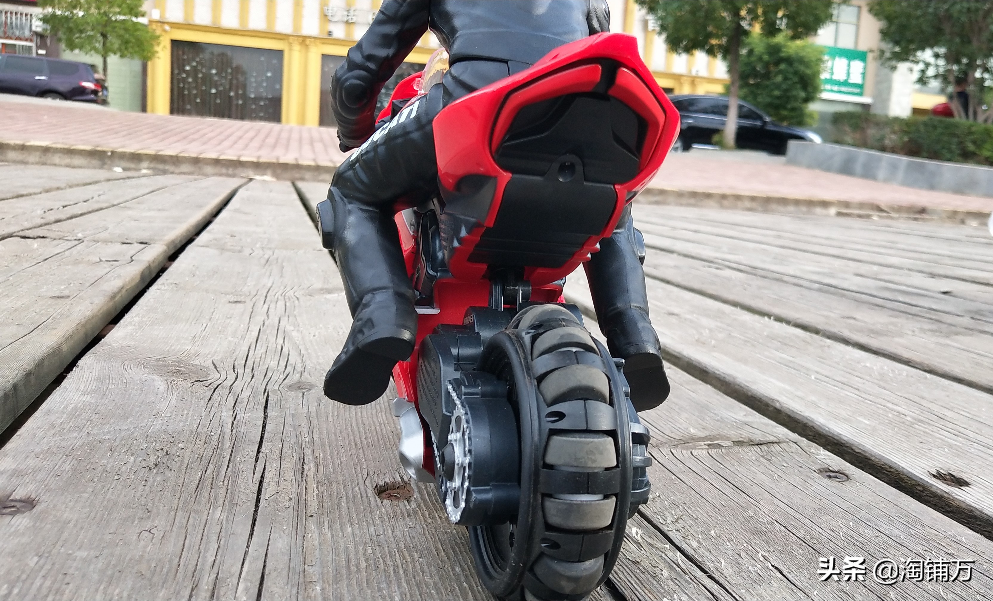 赛科龙巡航摩托车 (杜卡迪智能遥控摩托)