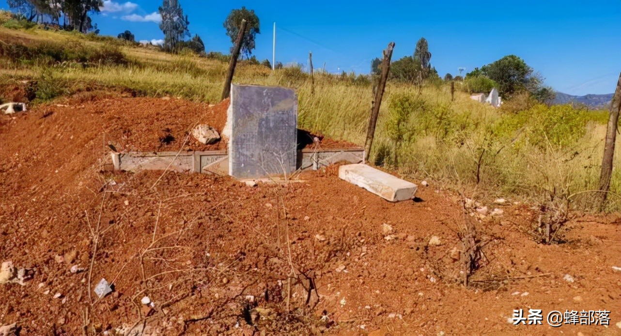 土地征收需要迁新坟怎么办,农村土地承包法对墓地有要求吗
