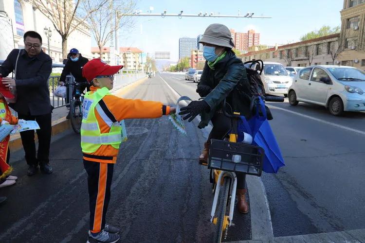 小学劳动实践教育安全预案,劳动实践做交通安全小达人