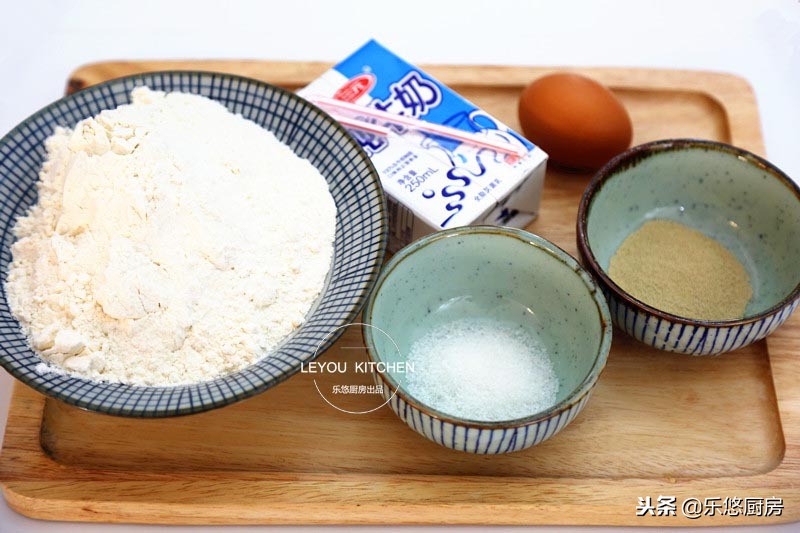 1碗面粉、1包牛奶、1个鸡蛋，烙好的饼和面包一样好吃