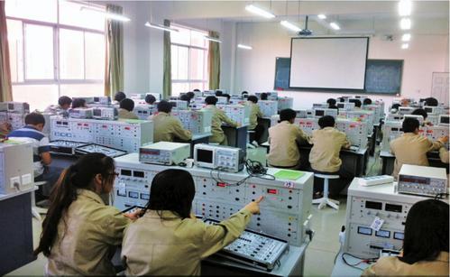 管理专业和经济学哪个好就业,经济与管理类学什么专业最好