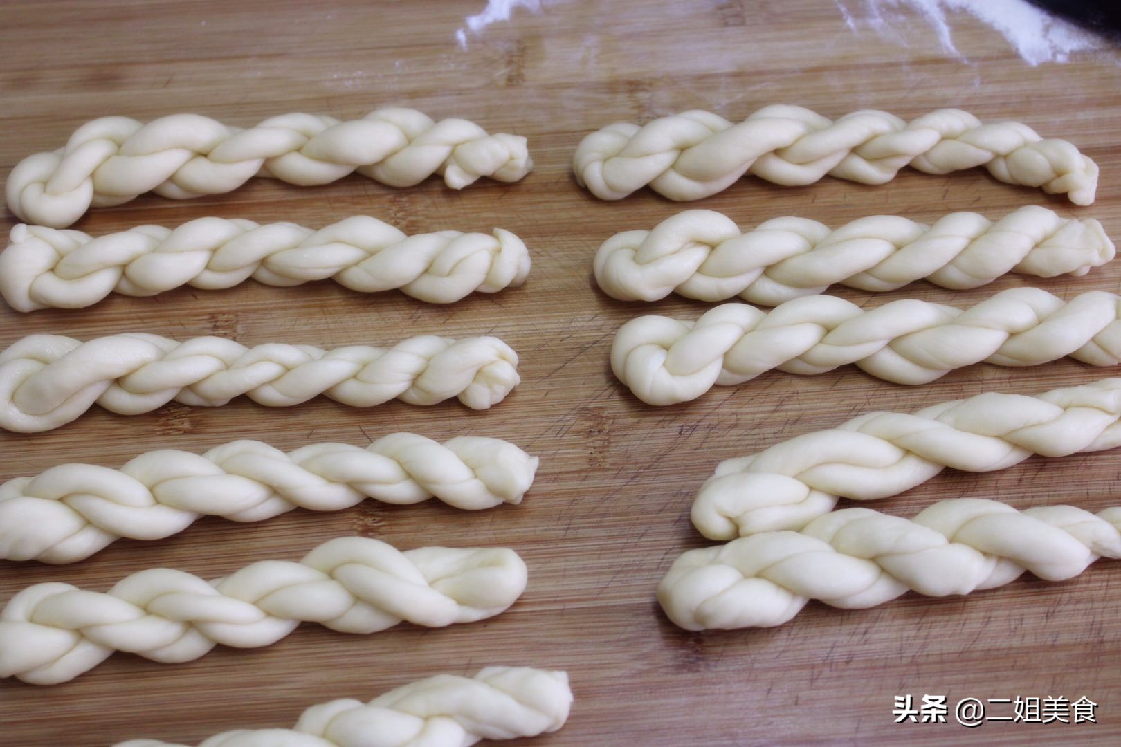 麻花怎么做才松软又好看,麻花咋样才能做的又棉又脆