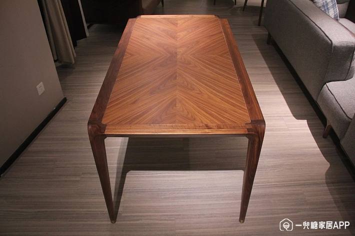 精致轻巧省空间，让你的餐厅韵味十足丨华师傅传匠实木餐桌测评