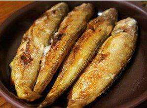 煎鱼不破皮时油要烧热吗,油锅煎鱼如何不粘锅