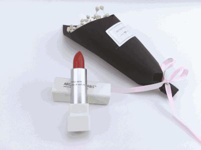 杨迪涂口红的视频,涂了口红怎么喝奶茶