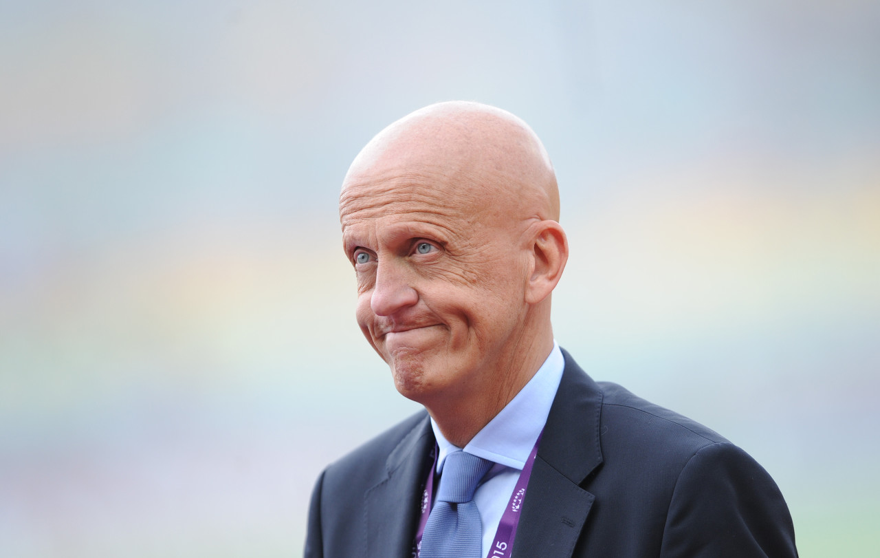 光头裁判科里纳精彩瞬间,科里纳光头裁判经典时刻