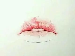 怎样淡化唇纹最有效,唇纹深怎么淡化最有效的方法