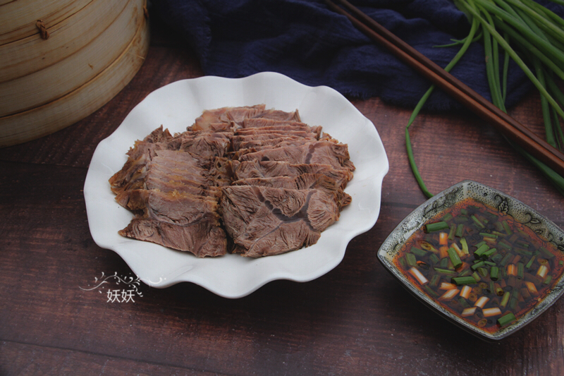 卤牛肉，记住这些小窍门，牛肉不老不碎有嚼头，方法简单一学就会