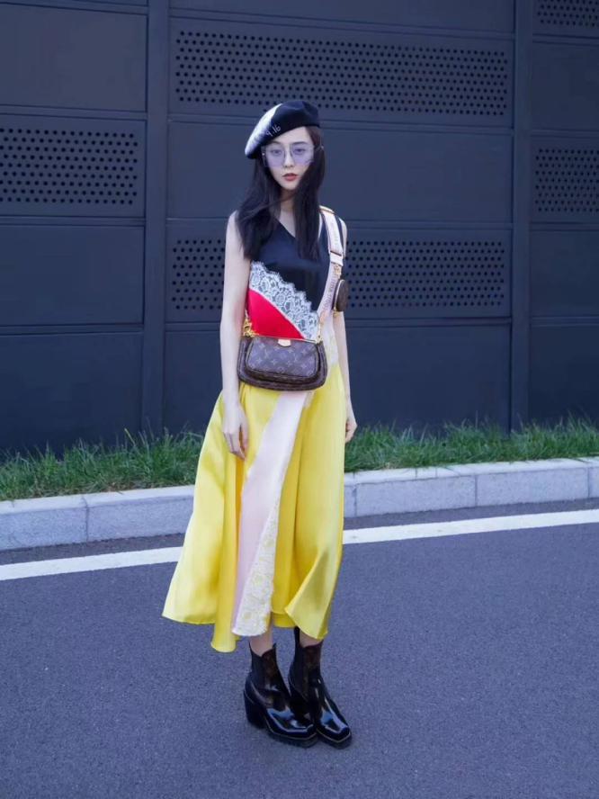 范冰冰穿深v白西装秀身材,范冰冰穿西装大背头照片