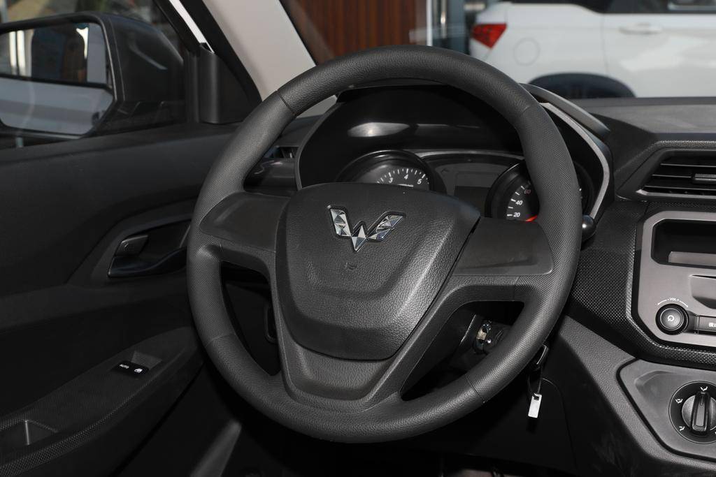 五菱宏光哪一款又拉货又能拉人,五菱宏光哪一款拉人舒适