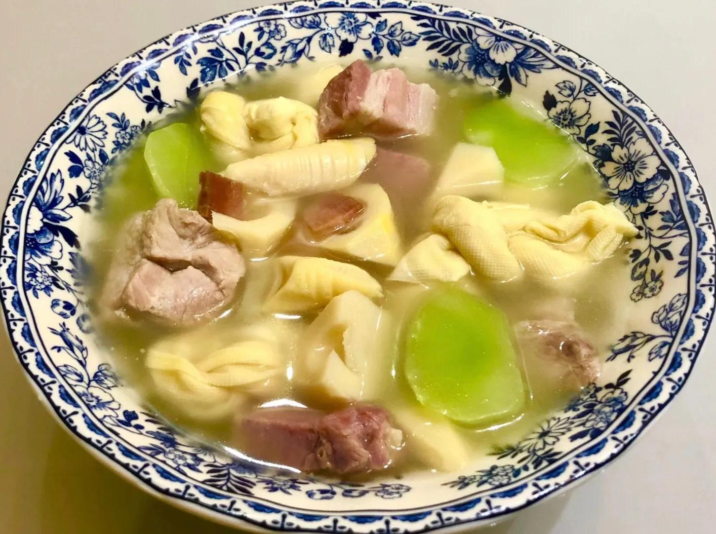 北京大叔油焖春笋,东北大厨春笋炖排骨