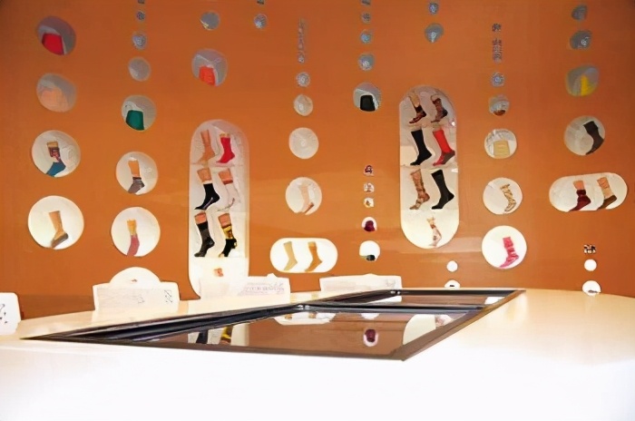 袜子竟然也有博物馆，裤袜最早竟然是给男人穿的