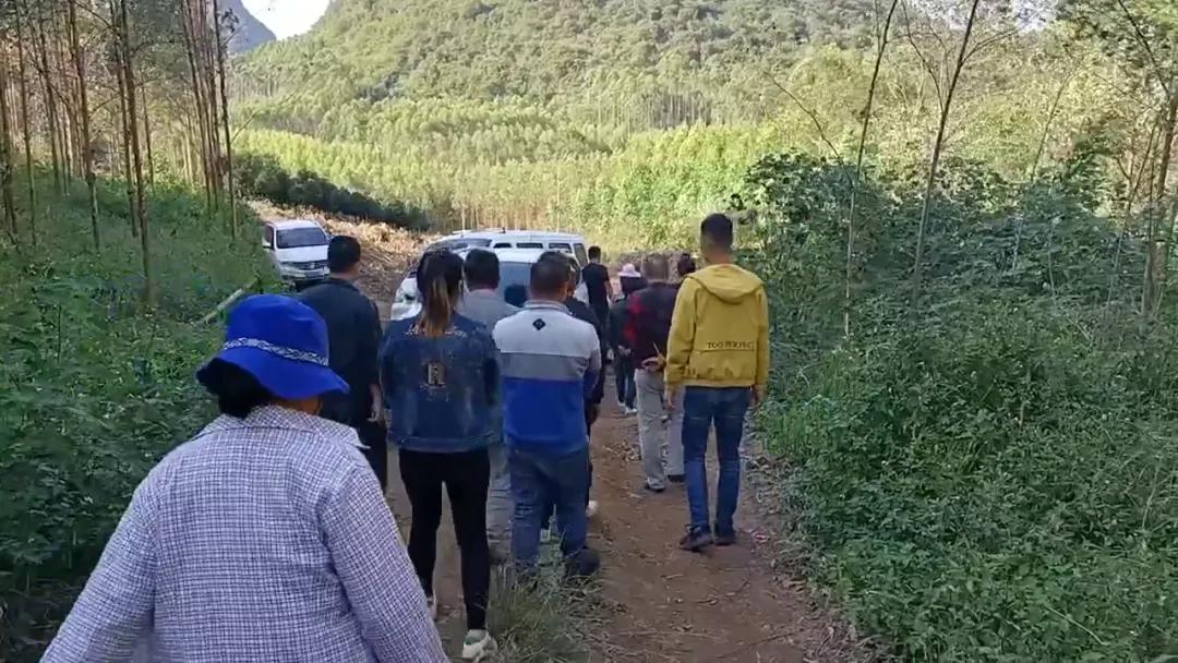 35人野外聚众赌博被抓,5人聚众赌博被警方一窝端