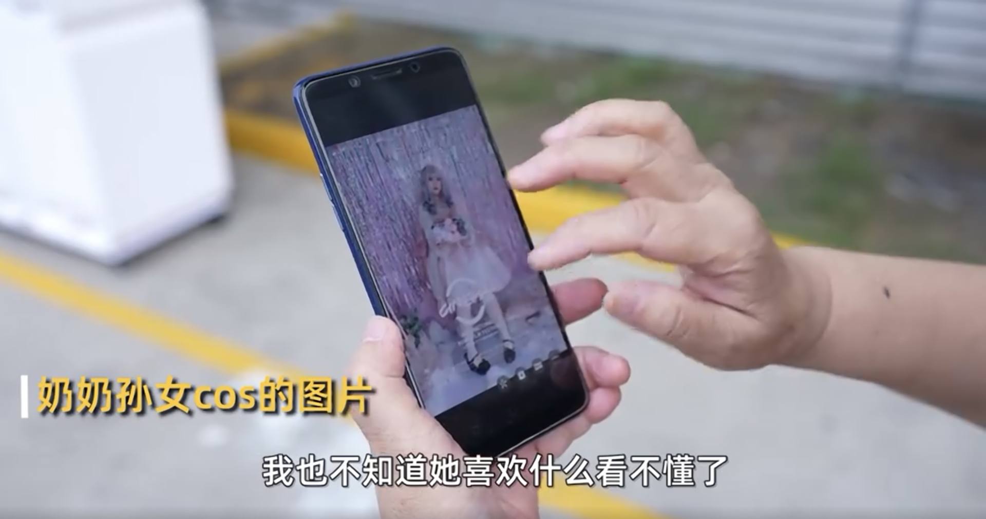 76岁老奶奶多次现身漫展,老二次元去漫展