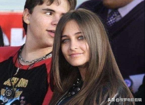 杰克逊的子女近照,迈克尔杰克逊女儿纹身