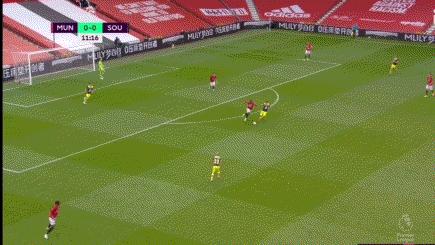 无奈2-2！6000万巨星造2球后变罪人，曼联2大命门被踢爆