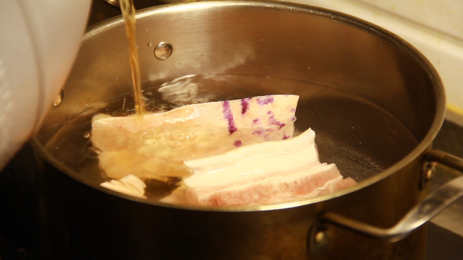 做腐乳为什么不能有油,做腐乳时不放红曲