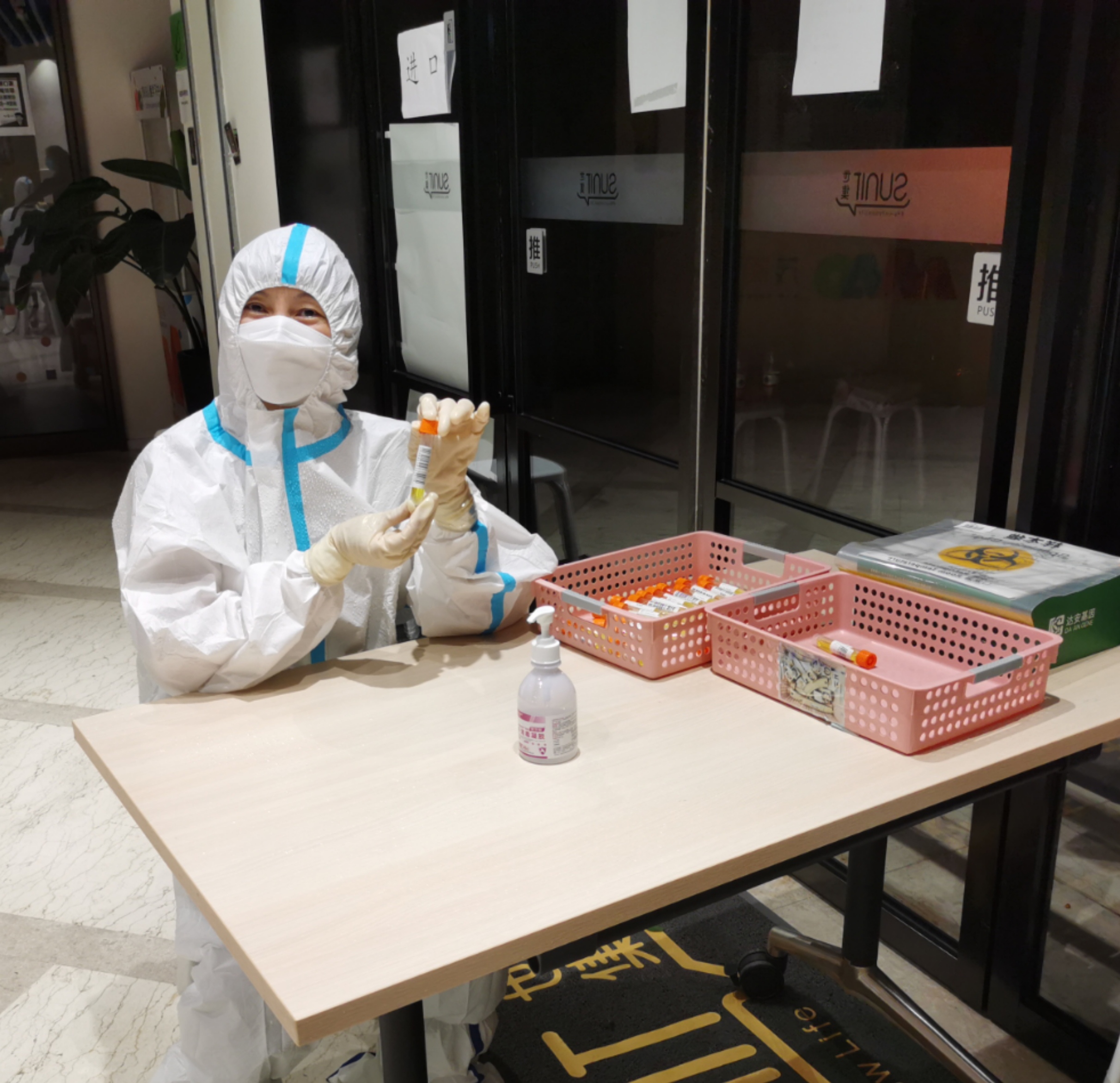 区街新闻｜70多幅照片记录世茂滨江社区辖内志愿者，南京感谢你们