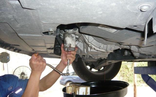 机油加多和加少哪个危害大,机油加多和加少有什么危害