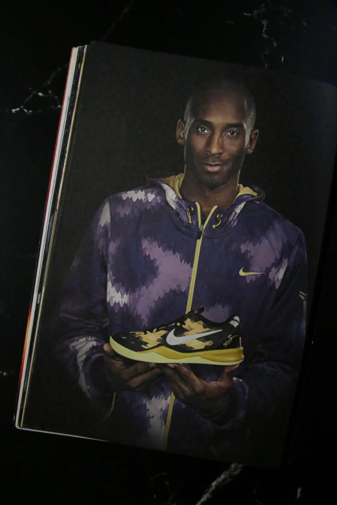 球鞋上纪念科比写什么,纪念科比买球衣还是球鞋