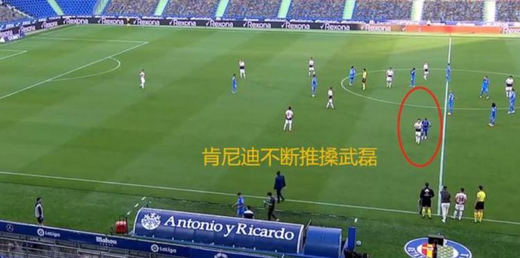 武磊推空门,推武磊